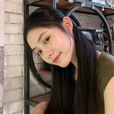 有色彩的女子